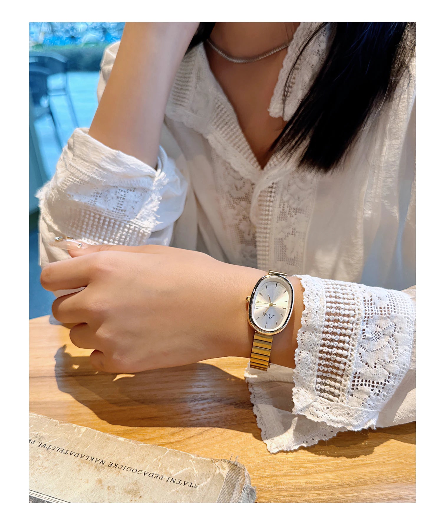 Fashionable Women's Watch With Gold Bracelet, Vintage & Elegant Luxury Style