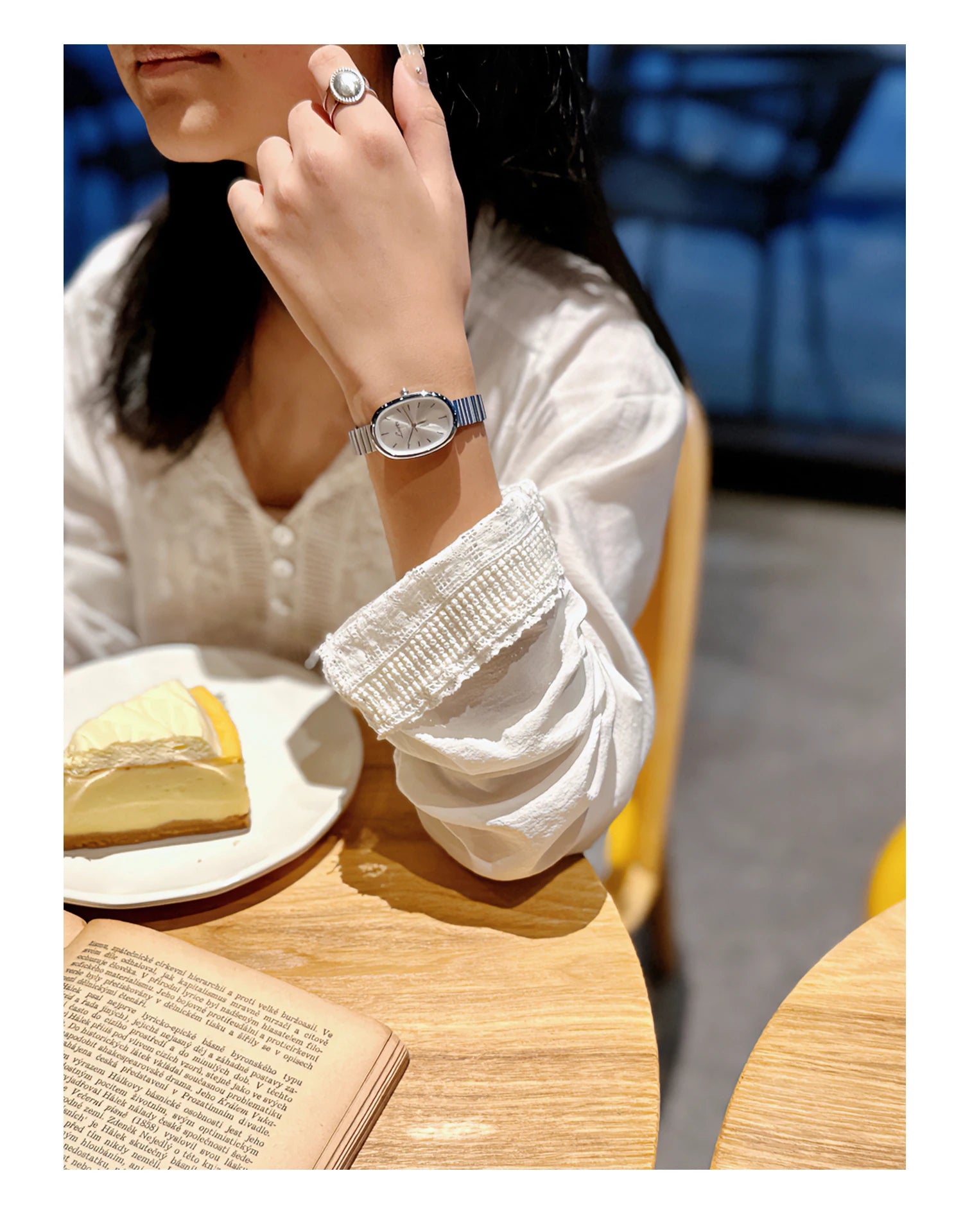 Fashionable Women's Watch With Gold Bracelet, Vintage & Elegant Luxury Style