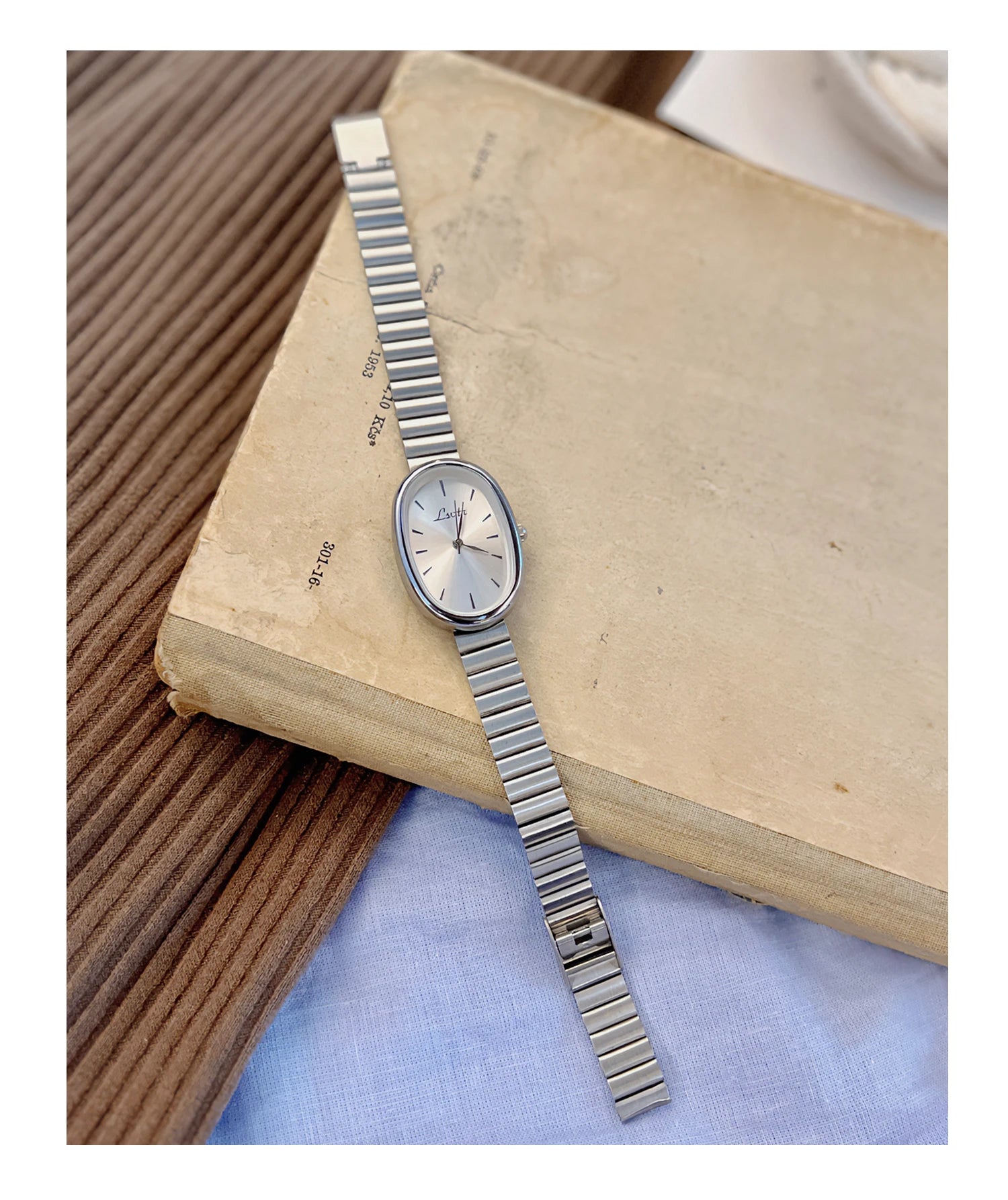 Fashionable Women's Watch With Gold Bracelet, Vintage & Elegant Luxury Style