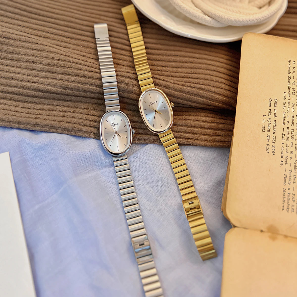 Fashionable Women's Watch With Gold Bracelet, Vintage & Elegant Luxury Style